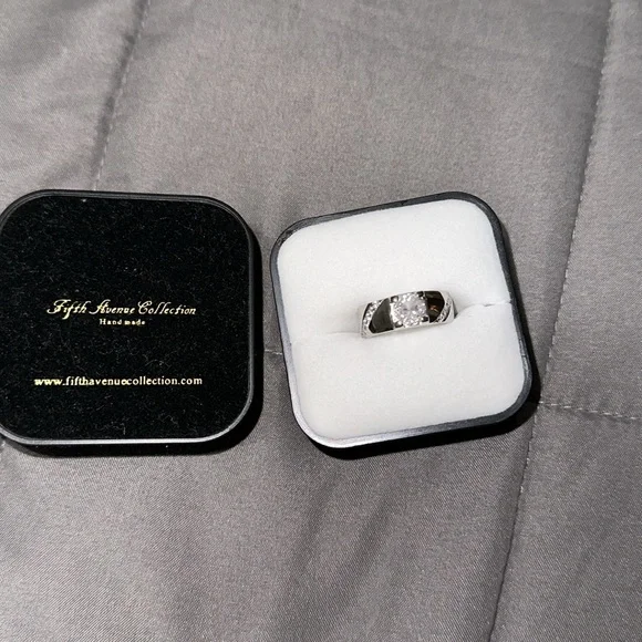 Ring - Picture 4 of 4